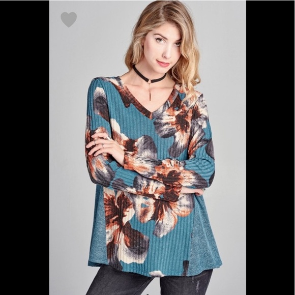 ❤️2 for $40❤️floral teal top - Picture 2 of 7